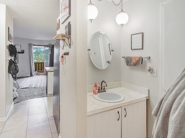 Building Photo - Dillon Valley East Condo! Two parking spot...