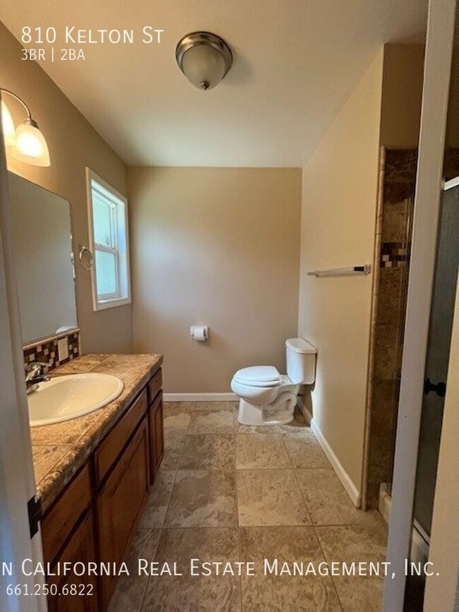 Building Photo - 810 Kelton St