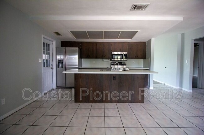 Building Photo - 10760 62nd Ave N