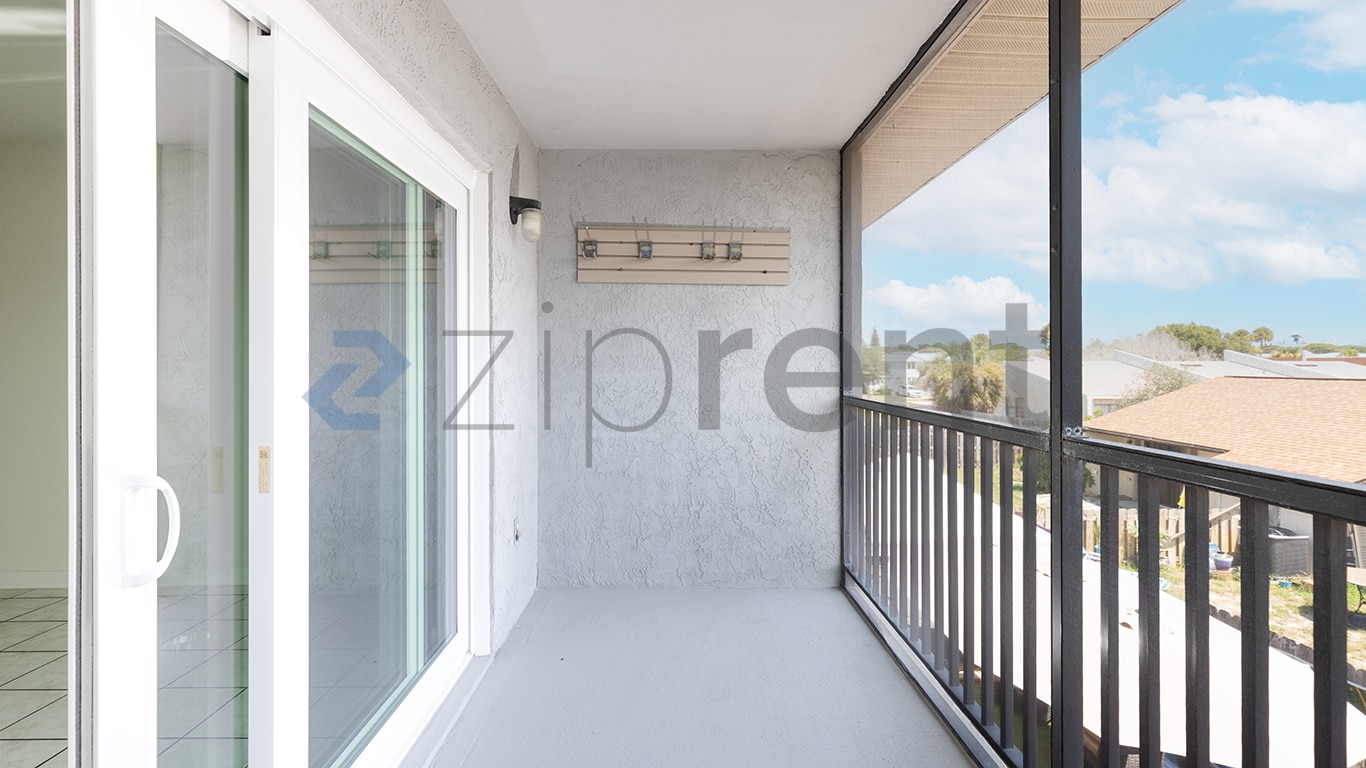 Building Photo - Unit 203