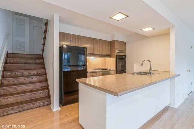 Building Photo - 622 Carriage Hill Dr