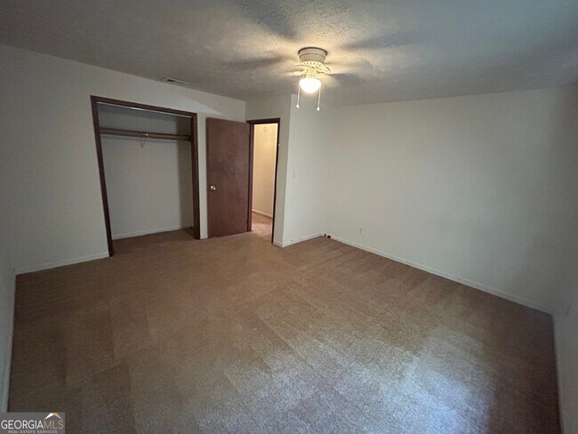 Building Photo - 415 Lexington Heights