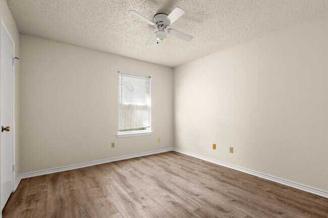 Building Photo - 13309 Saddlebrook Trail