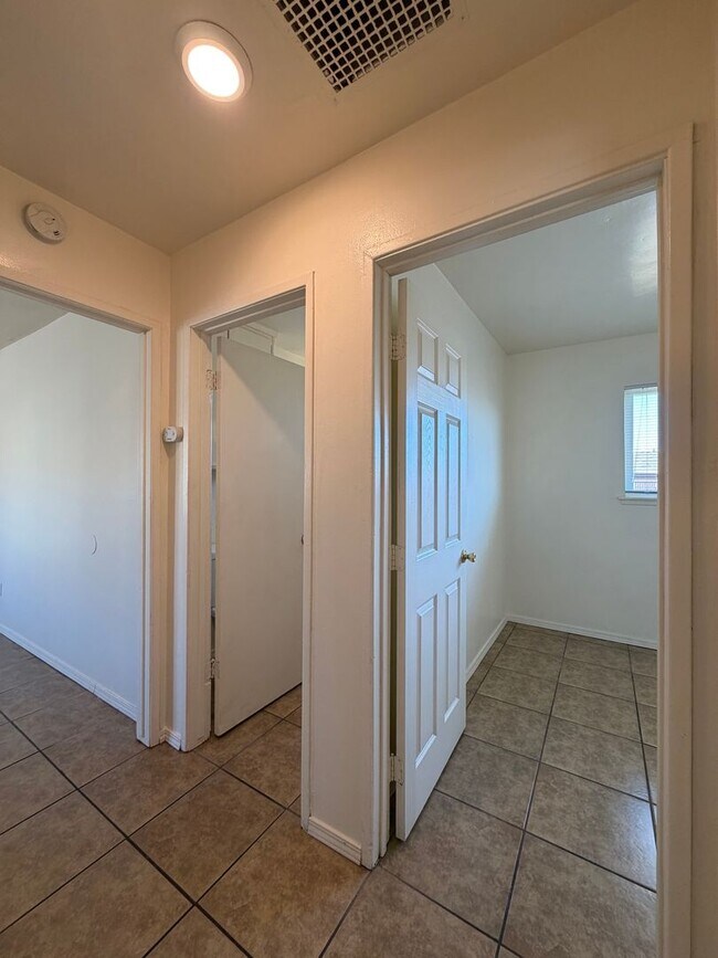 Building Photo - P363