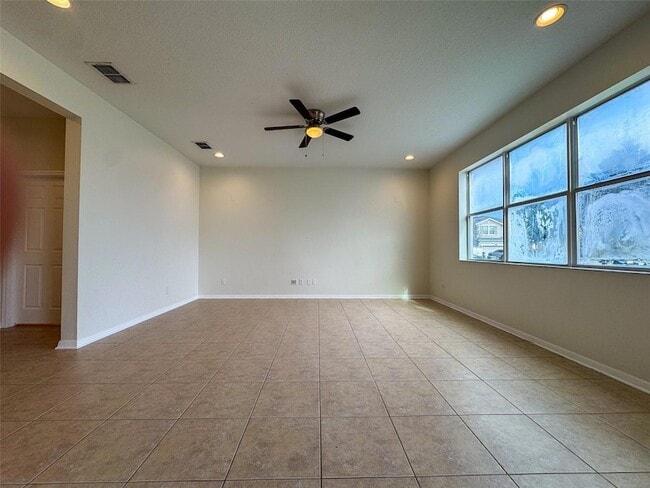 Building Photo - 10663 Pictorial Park Dr