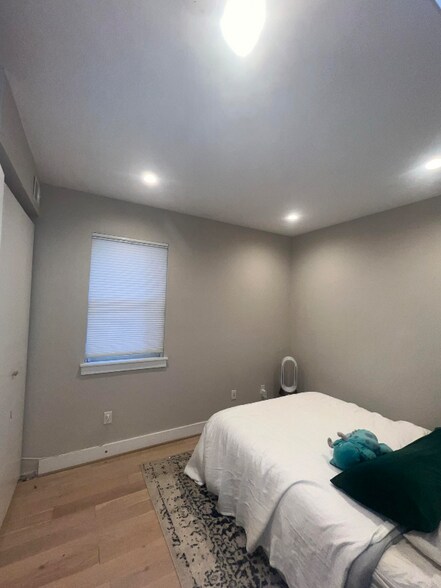 Building Photo - 1636 Trinidad Ave NE