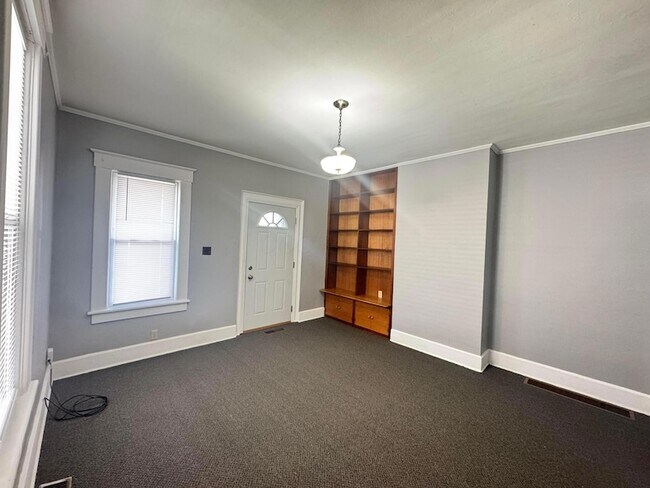 Building Photo - 617 E Main St