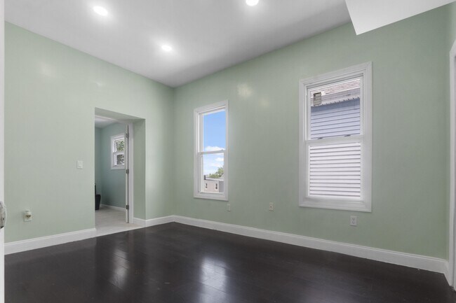 Building Photo - 271 Cator Ave