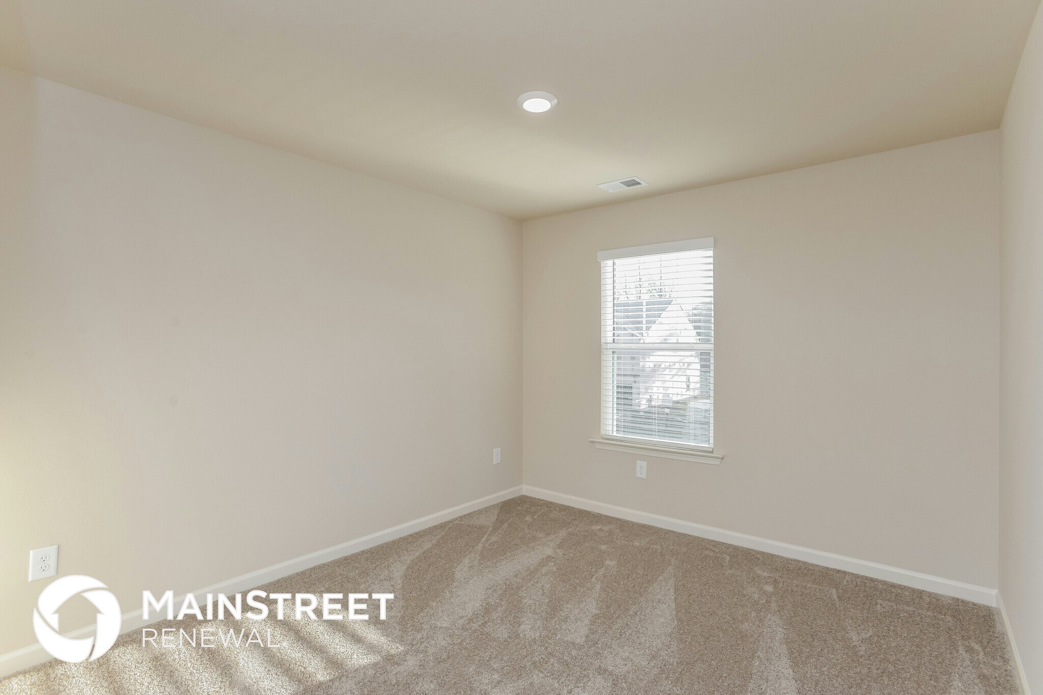 Building Photo - 555 Clover Cir