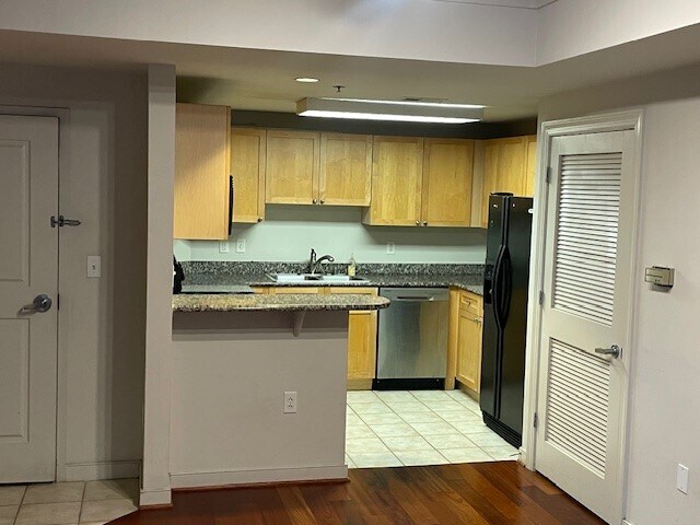 Kitchen - 777 7th St NW