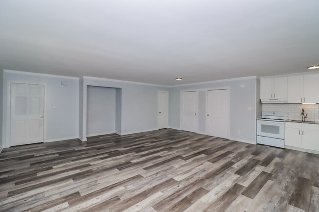 Building Photo - Studio Apartment In Hickory!