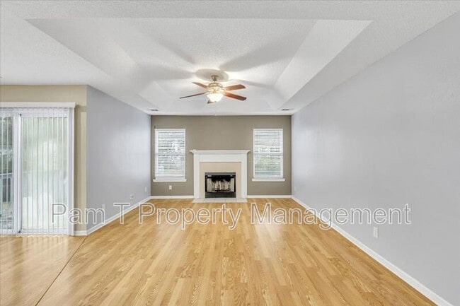 Building Photo - 8 Rivermarsh Ct