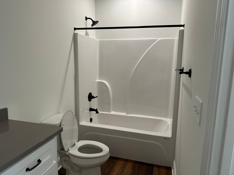 Building Photo - 1601 Auburn St