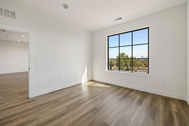 Building Photo - 4315 S Congress Ave