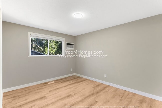 Building Photo - Thoughtfully Updated Two Bedroom Duplex in Oak Grove! DEPOSIT SPECIAL