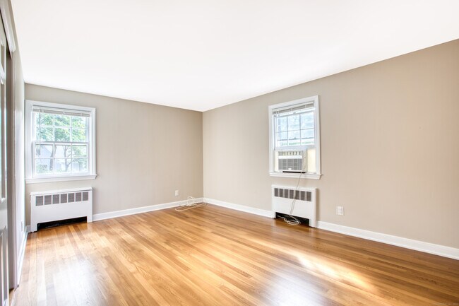 Building Photo - 226 Stanwich Rd