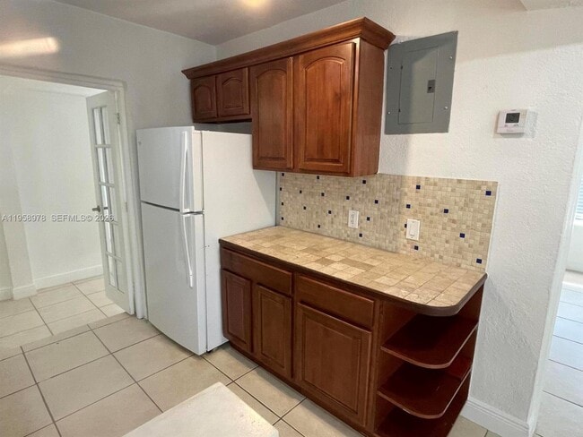 Building Photo - 1021 N Victoria Park Rd