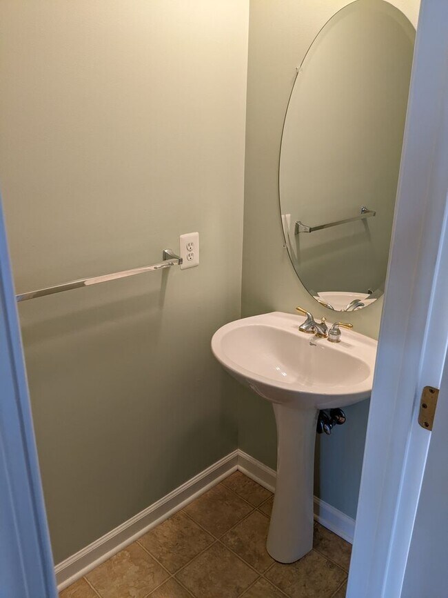 Building Photo - Updated condo in Ballenger Creek available in June!