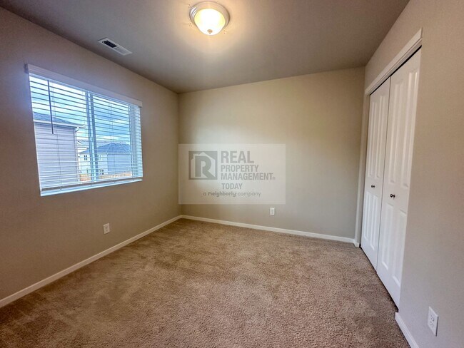 Building Photo - 3 Bedroom Home in Desirable Lipoma Firs Community – Puyallup