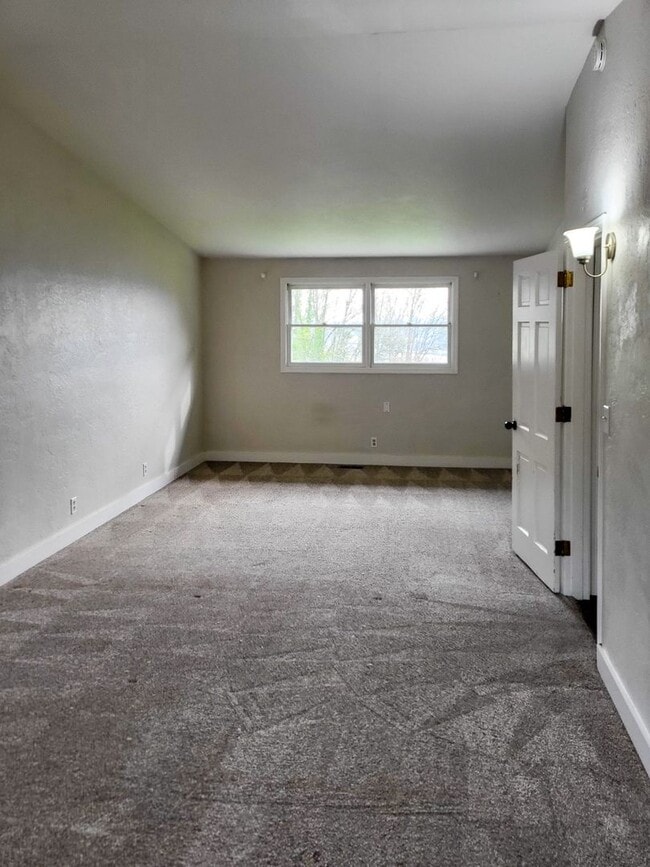 Building Photo - 970 Cascade Dr NW