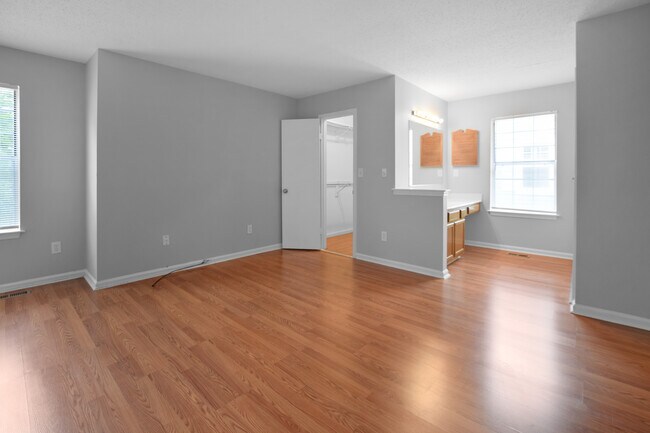 Building Photo - 240 Ferdinand Cir
