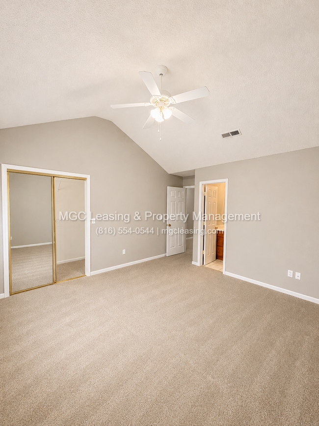 Building Photo - 4605 NE Whispering Winds Dr