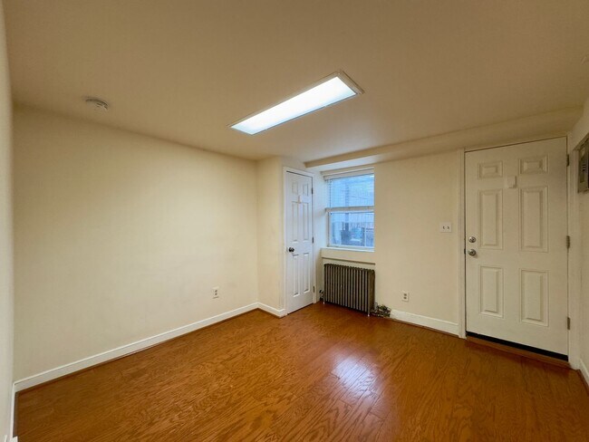 Building Photo - Charming Apartment Units in Charles Village, Baltimore, MD!