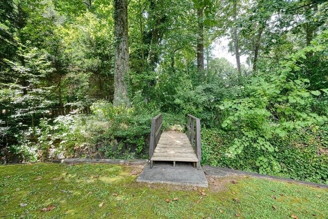 Building Photo - 1524 Brompton Ct