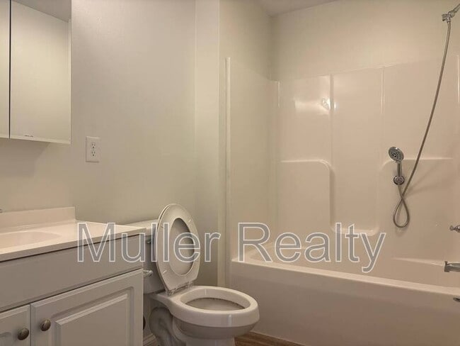 Building Photo - 4805 Fennel Rd