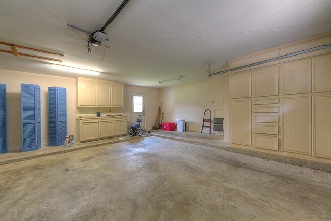 Building Photo - 3127 Lake Island Dr