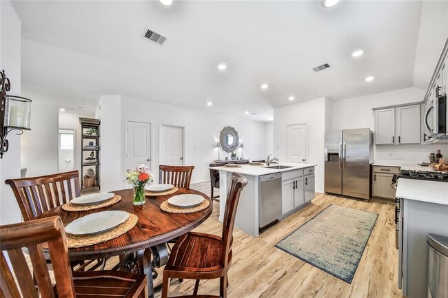 Building Photo - 15415 Surrey Pines Ln