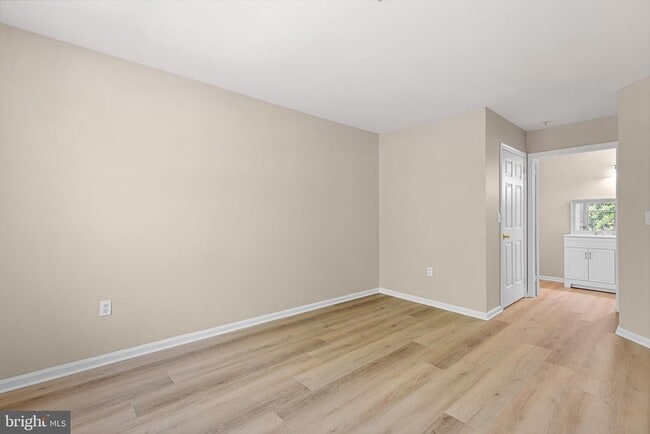 Building Photo - 1741 Braken Ave