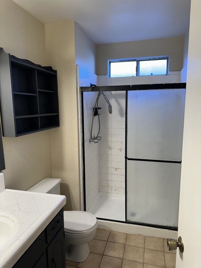 Building Photo - MANTECA 3 BEDROOM 2 BATH HOME