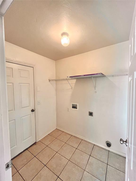 Building Photo - 2821 Edgemere Dr