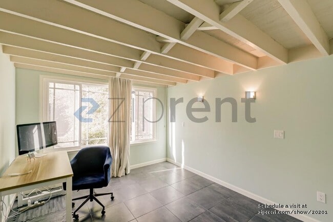 Building Photo - 1338 Parker St
