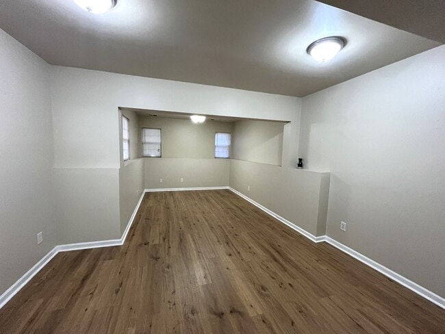 Building Photo - Great 2 Bedroom Townhome with Basement and Garage!