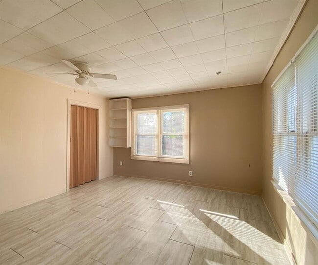 Building Photo - 830 N Combee Rd