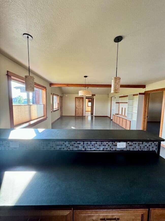 Building Photo - 3-Bedroom, 2-Bathroom Single-Level Home in Bozeman, MT