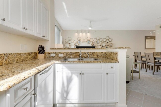 Building Photo - 630 S Sapodilla Ave