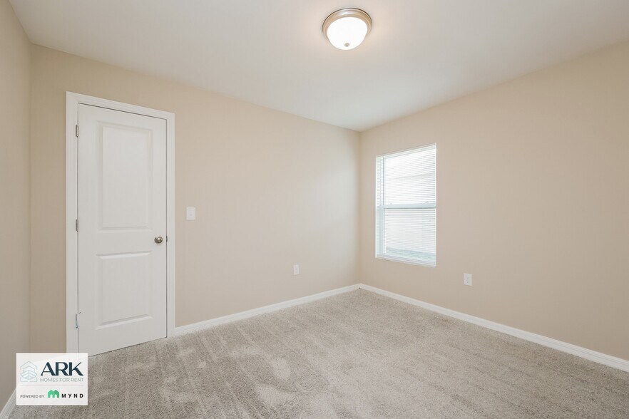 Building Photo - 159 Evvalane Dr