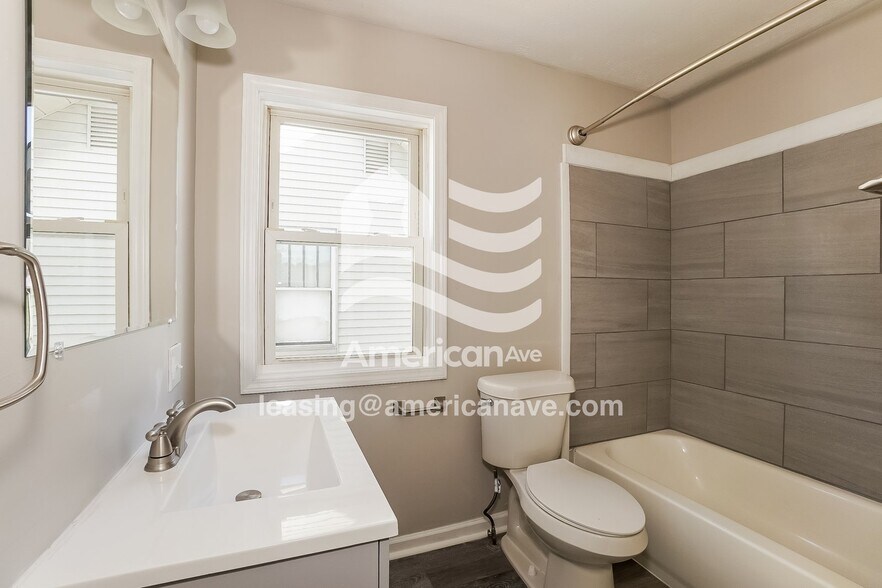 Building Photo - 2229 10th St SW