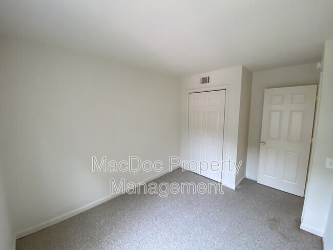 Building Photo - 106 Batley Ct