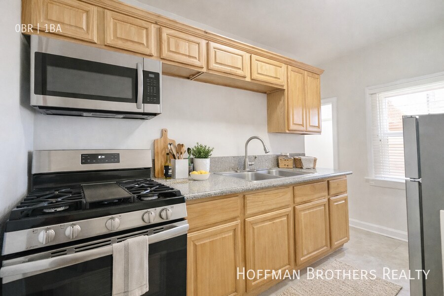 Building Photo - 200 S Kenmore Ave