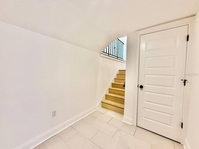 Building Photo - 162 E Davis Blvd