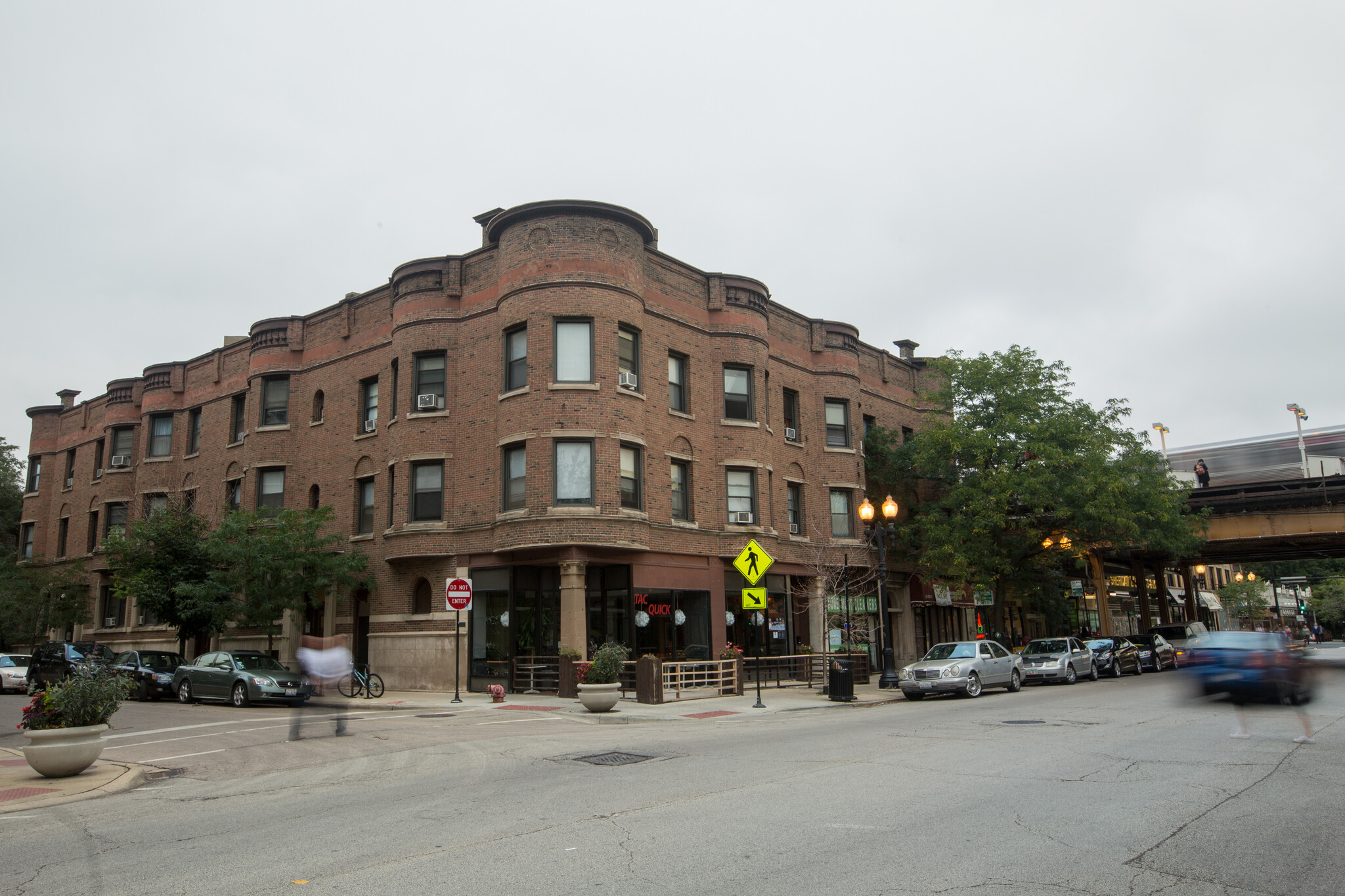 Building Photo - 1002 W Dakin St