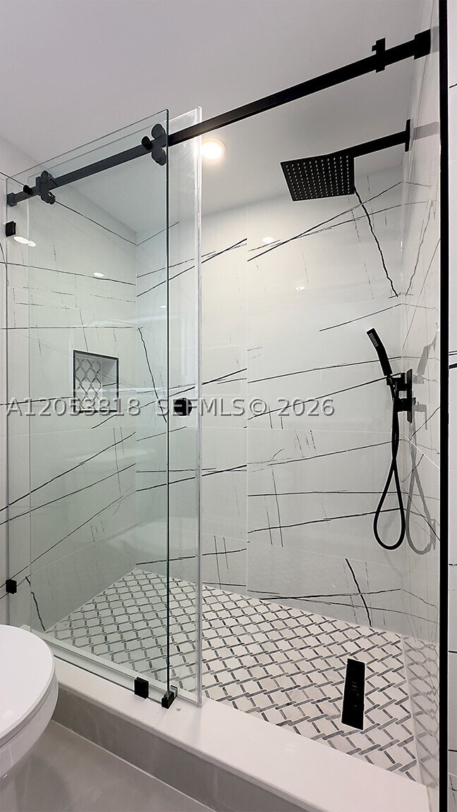 Building Photo - 18051 Biscayne Blvd