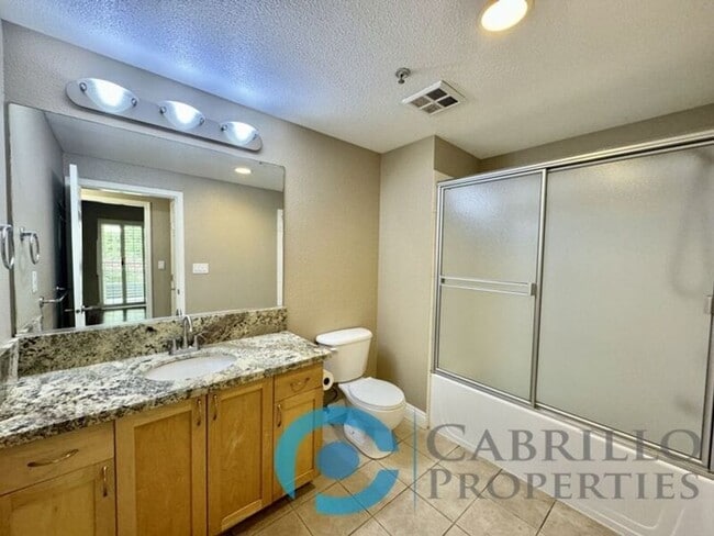 Building Photo - 1240 India St