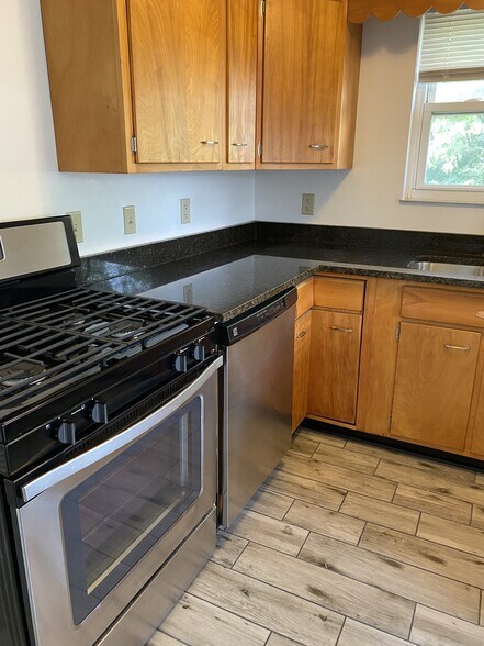 Building Photo - 4947 Charlemar Dr