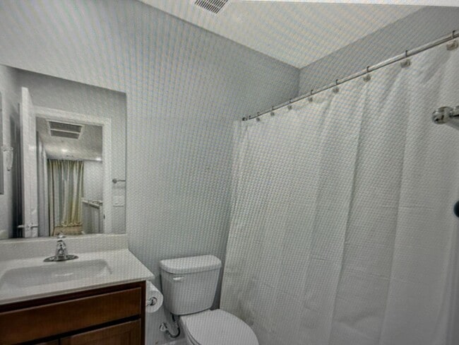 Building Photo - Magnificent Townhome Located In Quail Ridge Community!