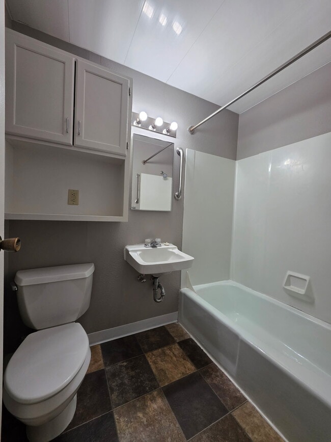 Building Photo - Liberty Lights Apartments G